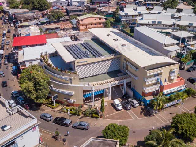 Vue aérienne de l'hôtel de ville de Mamoudzou - Agrandir l'image, fenêtre modale