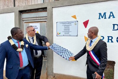 Dévoilement de la plaque du lancement de chantier de la ZAC de Doujani - Agrandir l'image 1 sur 8, fenêtre modale