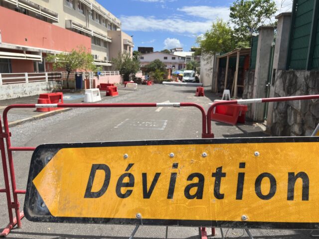 Travaux panneau signalisation déviation rue de la mairie - Agrandir l'image, fenêtre modale