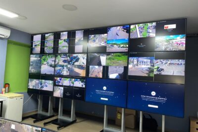 Les écrans du centre de supervision urbain - Agrandir l'image 3 sur 6, fenêtre modale