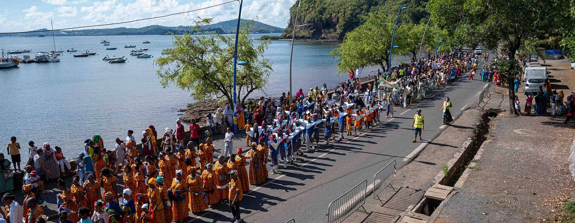 Parade du Carnaval de l'Identité et de la Culture de Mamoudzou sur le front de mer en 2023