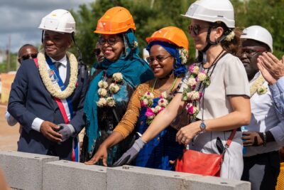 Pose de la première pierre de la station d'épuration de Mamoudzou sud par les élus et la secrétaire générale pour les affaires régionales - Agrandir l'image 2 sur 3, fenêtre modale