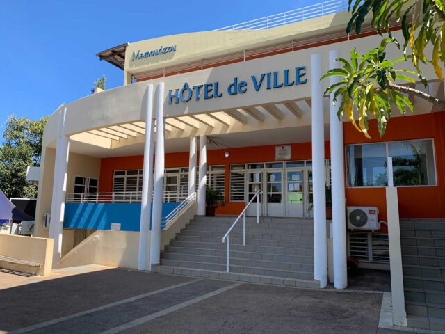 Façade de l'Hôtel de Ville de Mamoudzou - Agrandir l'image, fenêtre modale