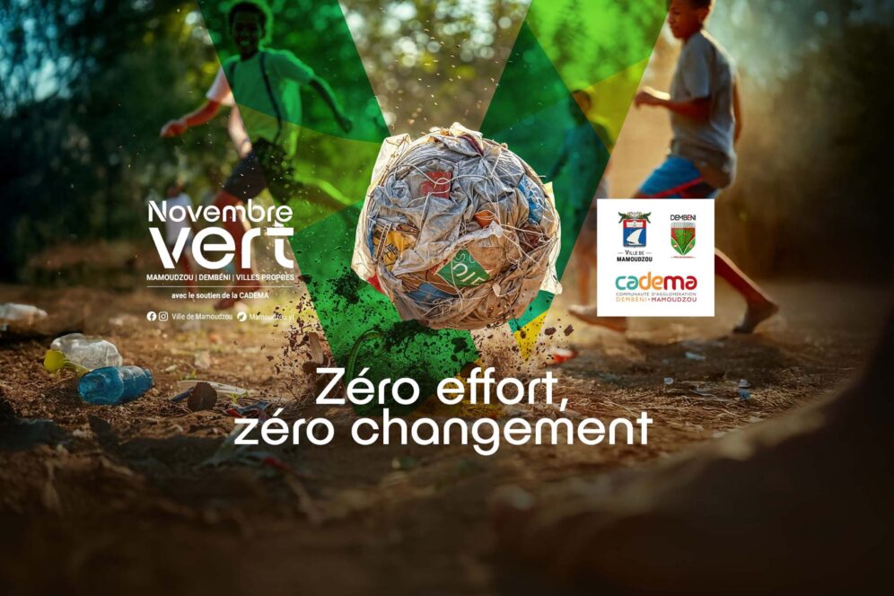 Enfants jouant avec un ballon fait de déchets. Novembre vert, mois de sensibilisation à la propreté. Zéro effort, zéro changement.