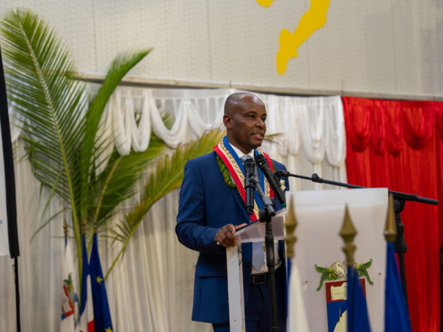 Ambdilwahedou Soumaïla, réélu maire de Mamoudzou, prononce son discours lors de la séance d'installation du conseil municipal. - Agrandir l'image, fenêtre modale
