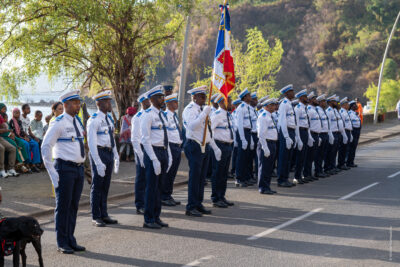Défilé de militaires dans les rues de Mamoudzou pour la fête nationale du 14 juillet. - Agrandir l'image 2 sur 3, fenêtre modale