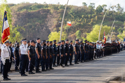 Défilé de militaires dans les rues de Mamoudzou pour la fête nationale du 14 juillet. - Agrandir l'image 2 sur 9, fenêtre modale