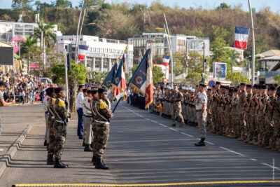 Défilé de militaires dans les rues de Mamoudzou pour la fête nationale du 14 juillet. - Agrandir l'image 3 sur 9, fenêtre modale