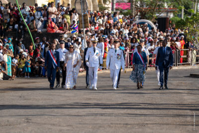 Défilé de militaires dans les rues de Mamoudzou pour la fête nationale du 14 juillet. - Agrandir l'image 1 sur 9, fenêtre modale