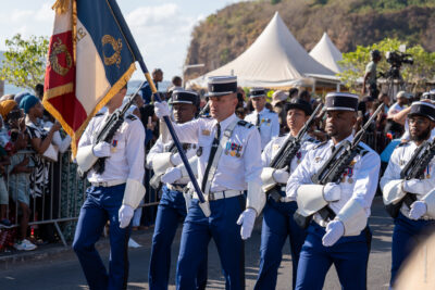 Défilé de militaires dans les rues de Mamoudzou pour la fête nationale du 14 juillet. - Agrandir l'image 4 sur 9, fenêtre modale