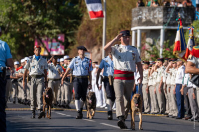 Défilé de militaires dans les rues de Mamoudzou pour la fête nationale du 14 juillet. - Agrandir l'image 5 sur 9, fenêtre modale