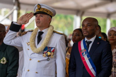 Le préfet de Mayotte et le maire de Mamoudzou lors de la fête nationale - Agrandir l'image 5 sur 6, fenêtre modale